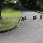 城山の標柱が有る登城路駐車場側