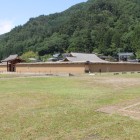 外より復元館を望む