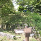 表門右側石垣、土塁