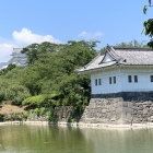 隅櫓舐めの天守