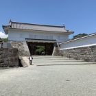 銅(あかがね)門(外側)