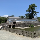 銅門と堀