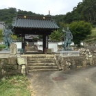 陽松寺山門前の金剛力像