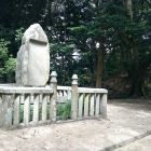 金ヶ崎城本丸跡(古戦場跡,奥に古墳)