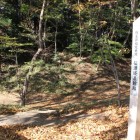 伝源経基館跡標柱、ここに駐車