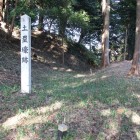 西の城下の堀と土塁