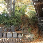 南西角、神社横土塁、登り階段、上は櫓台か？