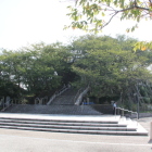 公園広場から牛岐城を望む