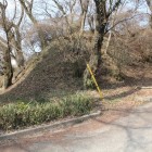 南東角の城塁、登城路