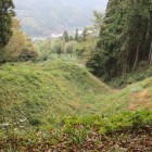 本丸から裾野下まで伸びる大竪堀