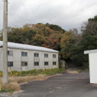 崖下より古城山容を見上げる