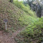 本丸と二の丸(右)の間の堀