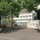 本丸に建つ志村小学校