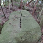 矢穴の残る残念石
