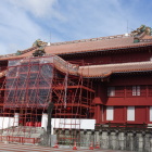 漆塗り中の正殿