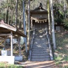 諏訪神社、ここより左に進登城路