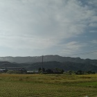 富田城は、右側（富田城遠景）