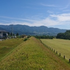 土塁が巡る