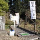 登城口の石碑、幟