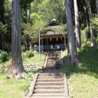 南部城山麓に在る新羅神社