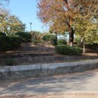 赤留比売命神社裏手の土塁