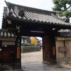 移築現存する陣屋門（大念佛寺南門）