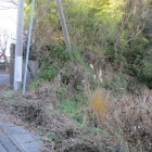 神社裏手にある土塁