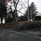 住宅地の道の突端に鵜ヶ崎城