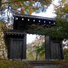 復元された門