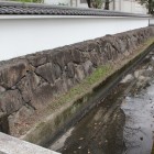 漆喰土塀と石垣城塁、水堀