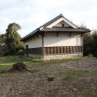 本丸に在る模擬平櫓、物置の様