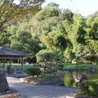 城山公園の日本庭園より鹿屋城を見る