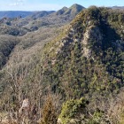 新高山城　左下に新幹線の線路が見えます。