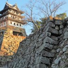 石垣と模擬天守（搦手側より）