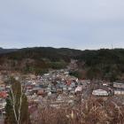 出丸からの眺望。左側の山に明知城（白鷹城）、右側の山に仲深山砦