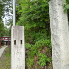 神社自体土塁で囲まれてます