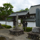 班渓寺前にある木曽義仲誕生地碑