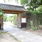 岡山神社石垣と門