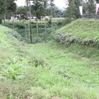二郭三郭間の空堀、先は般若郭、駐車場