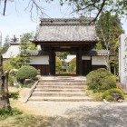 松源寺山門、山門前が四の堀