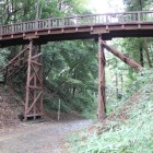 本丸と中の丸間堀切、架かる木橋