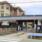 旧亀山城三の丸新御殿門　亀山城址から約６ｋｍ離れた千代川小学校に移築されています。　　　御殿門