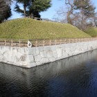本丸南西角の土塁と濠