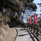 同左より上の登城路、左は城塁