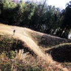 3の郭から見た馬出し(左中央)と横矢掛(右下)