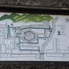 本丸西側土塁下に在る城下絵図
