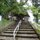 櫓台に立つ神社
