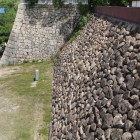 本丸中段西面野面積石垣
