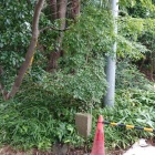 山門近くの枡形になった土塁