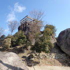 天守台と馬洗岩